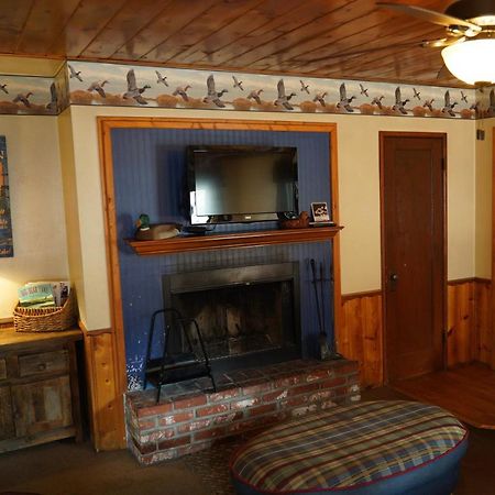 Hillcrest Suites & Cabins ビッグ・ベアー・レイク エクステリア 写真