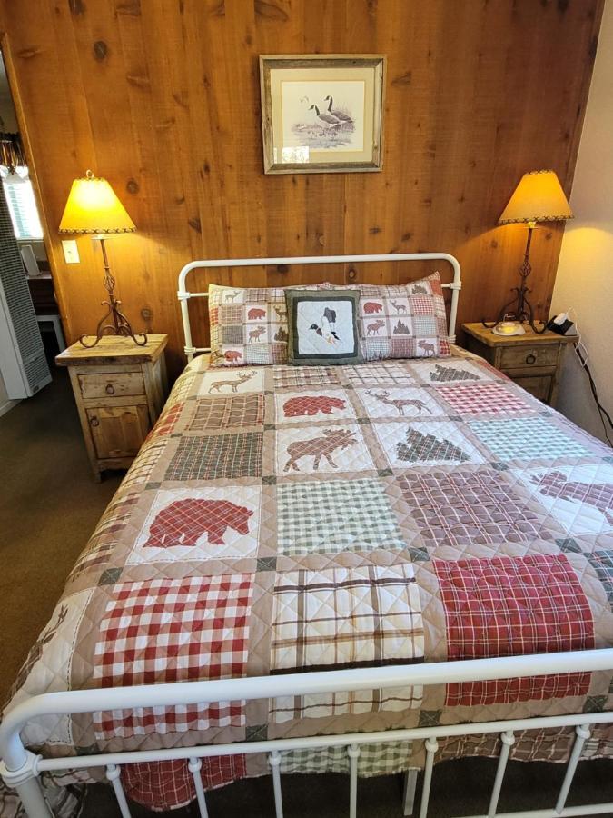 Hillcrest Suites & Cabins ビッグ・ベアー・レイク エクステリア 写真