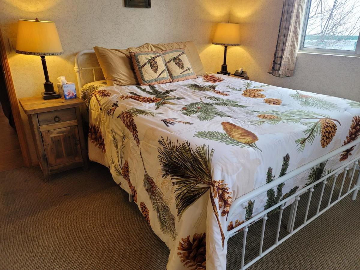 Hillcrest Suites & Cabins ビッグ・ベアー・レイク エクステリア 写真
