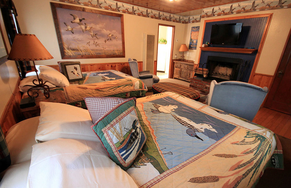 Hillcrest Suites & Cabins ビッグ・ベアー・レイク エクステリア 写真