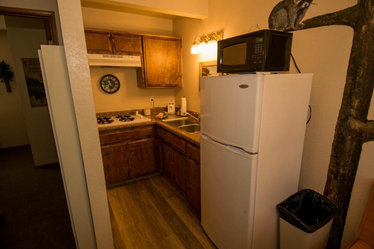 Hillcrest Suites & Cabins ビッグ・ベアー・レイク エクステリア 写真
