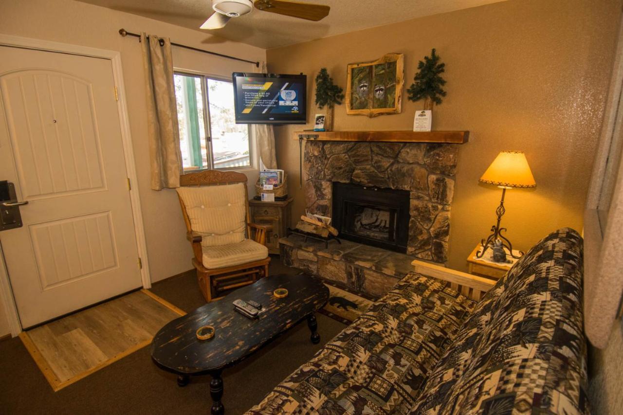 Hillcrest Suites & Cabins ビッグ・ベアー・レイク エクステリア 写真