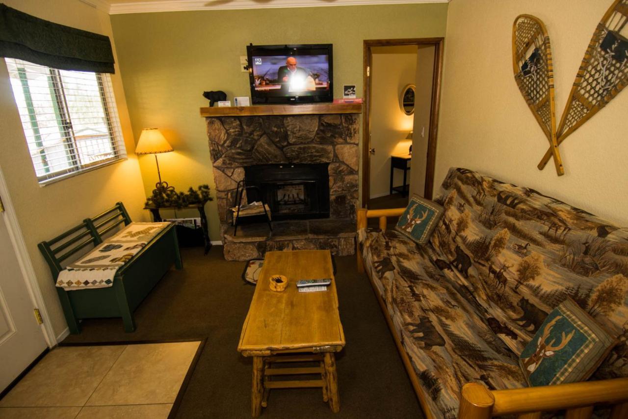 Hillcrest Suites & Cabins ビッグ・ベアー・レイク エクステリア 写真